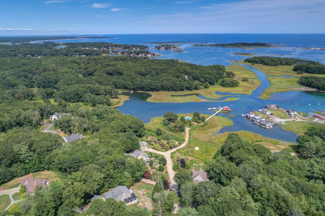 Home for Sale – 18 Nehoc Lane, Kennebunkport, ME – $6,200,000