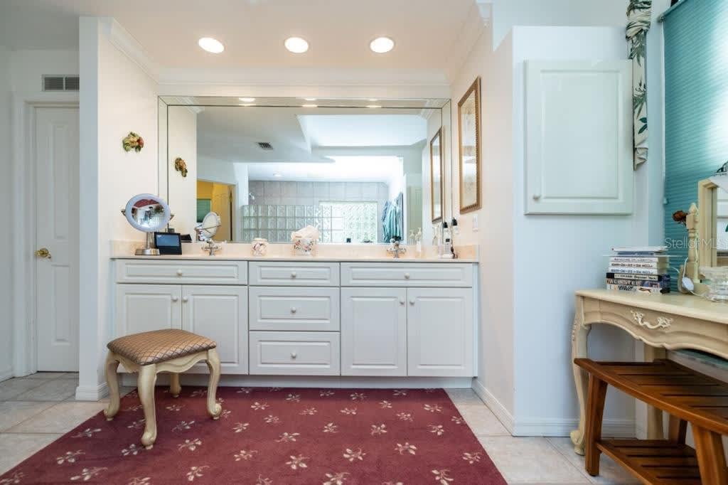 2287 Bayshore Rd