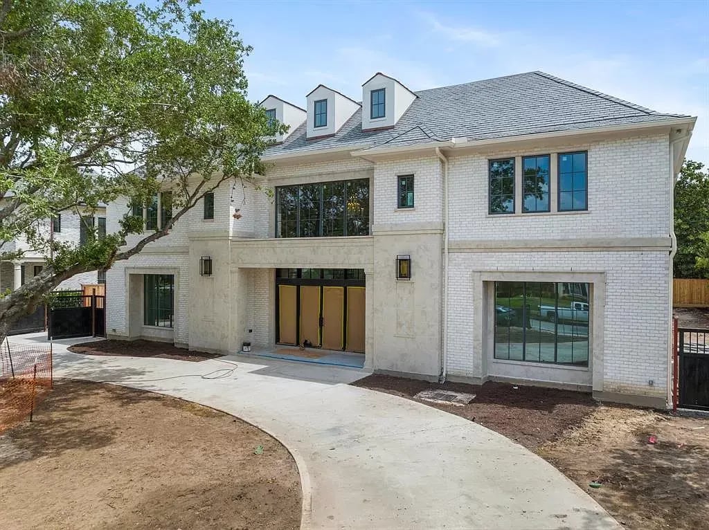 3653 Chevy Chase Dr