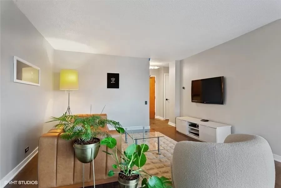 4170 N Marine Dr, #11C