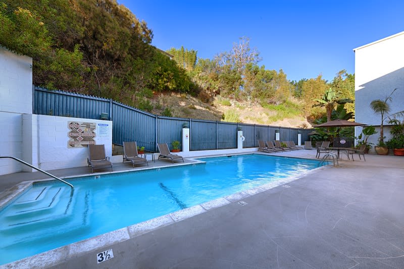 1230 Horn Ave #605