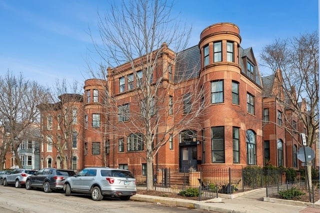 2233 N Geneva Terrace