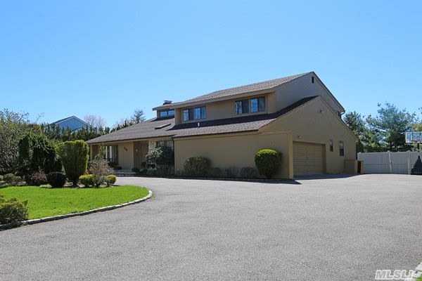 240 Willis Ave, Syosset