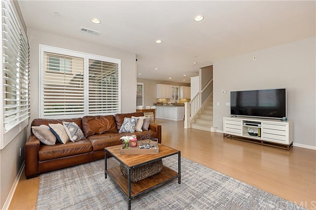 131 Bright Poppy, Irvine 