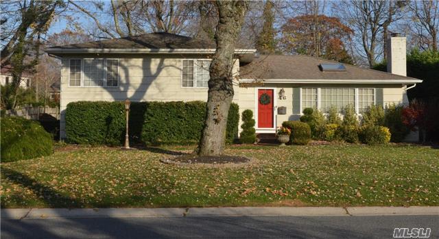 46 East Ridge Dr E, Roslyn