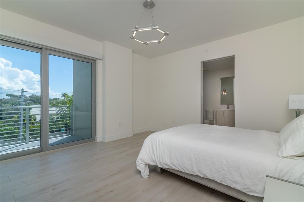4750 Ocean Blvd, #202