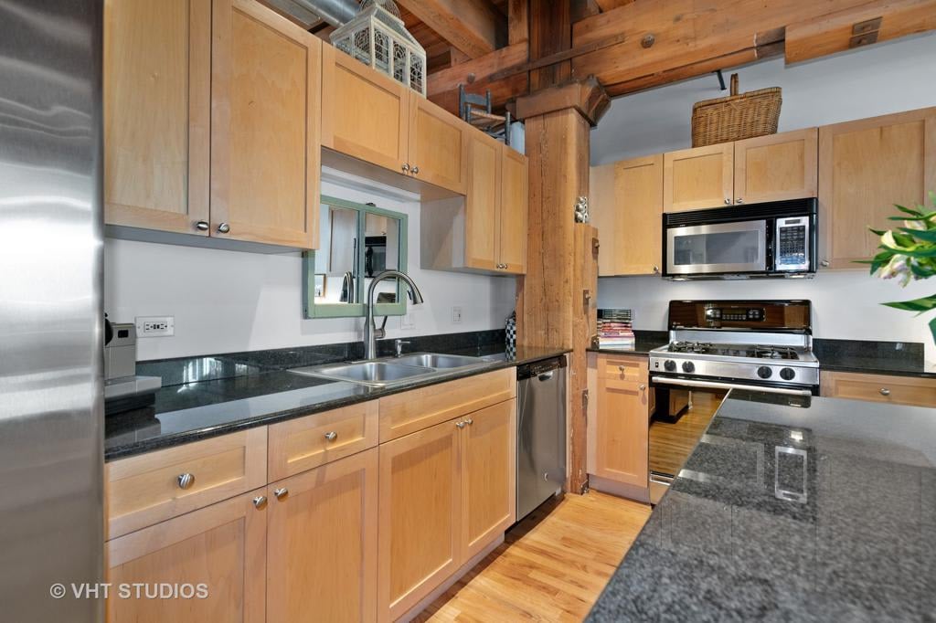 520 W Huron St #213
