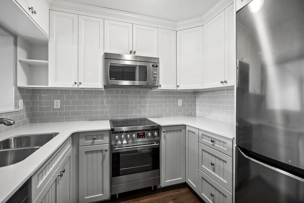 108-3875 W 4th Ave