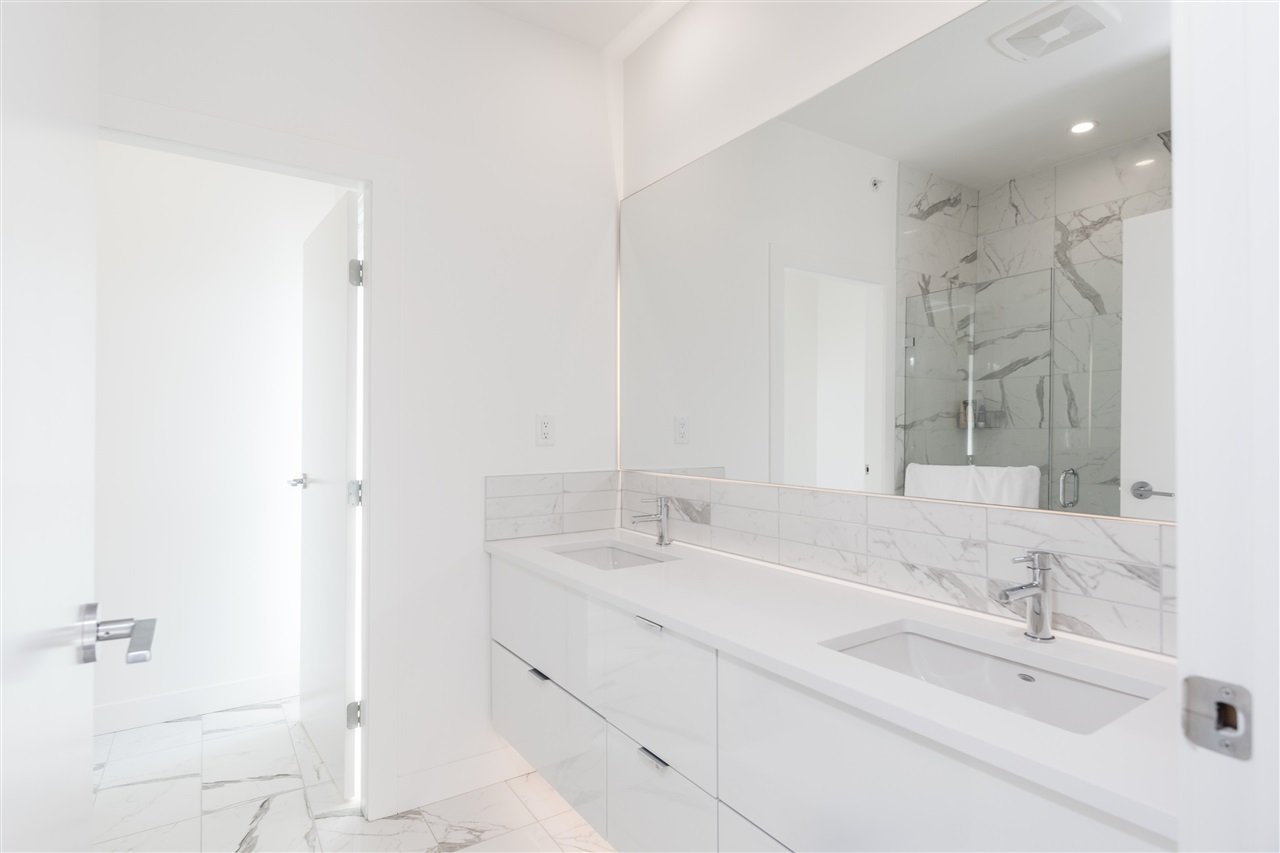 16-3596 Salal Dr