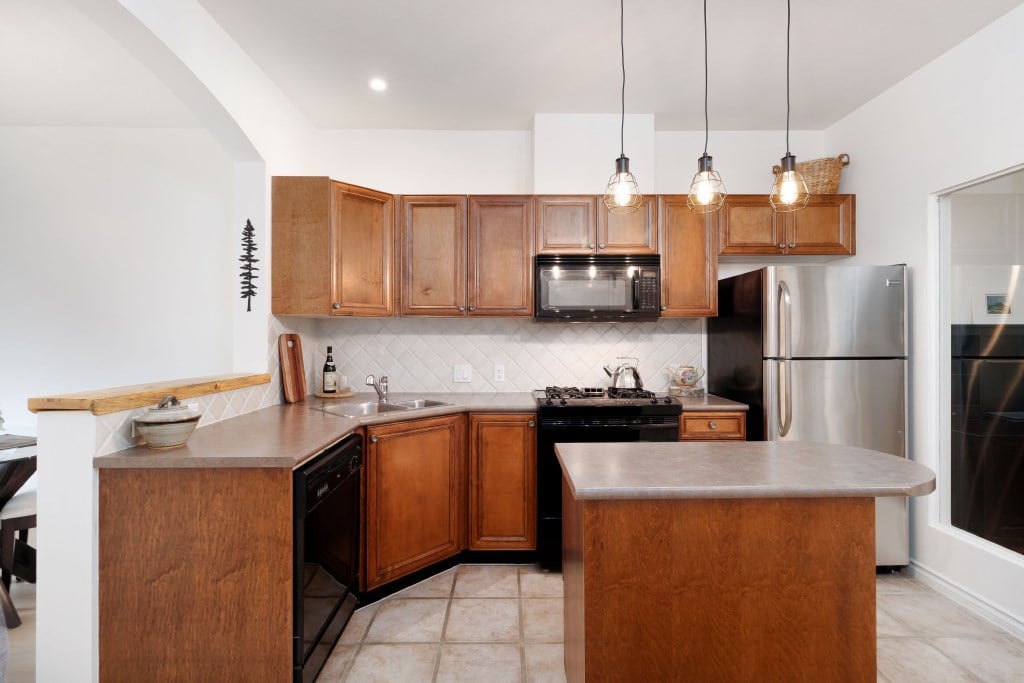 262-2175 Salal Dr