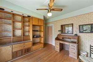 1636 Hollywood Cres