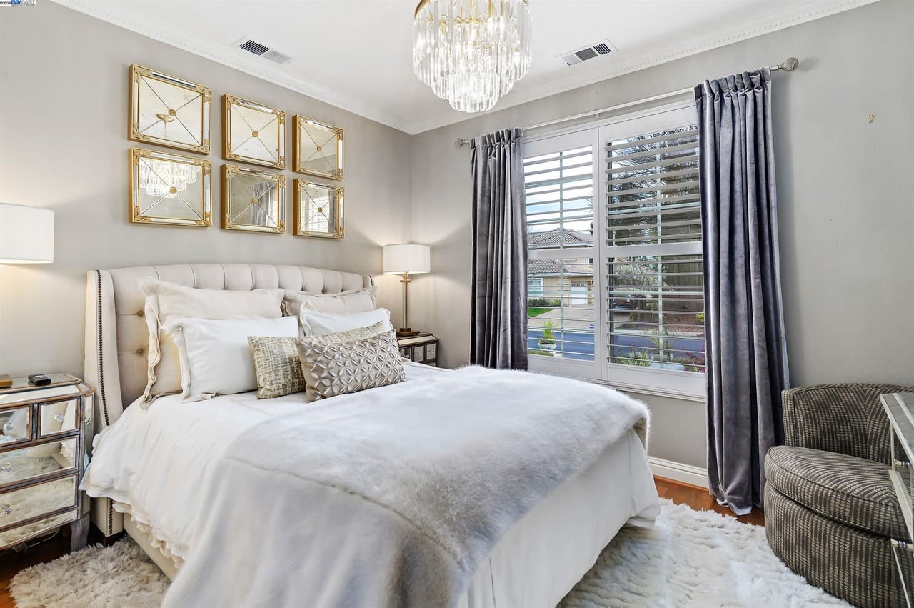 8232 Regency Dr