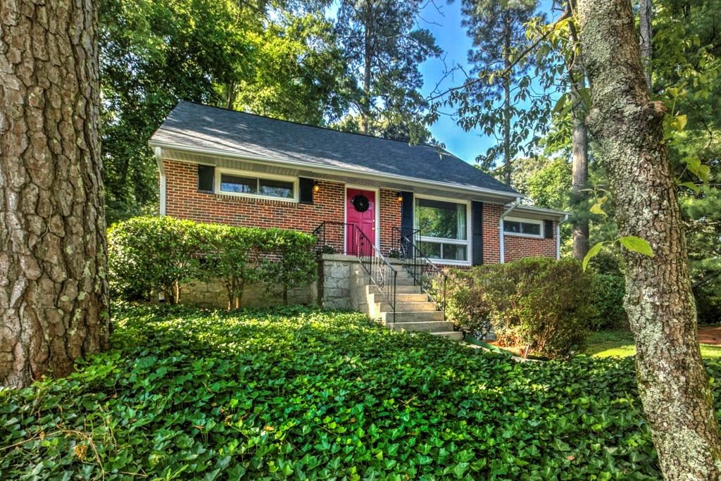 2747 Ridgemore Rd NW