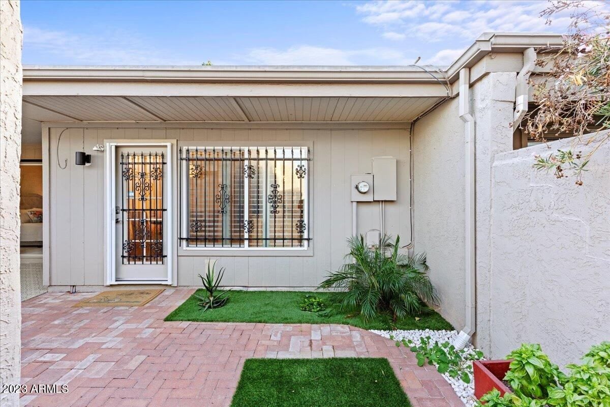 7269 N VIA NUEVA