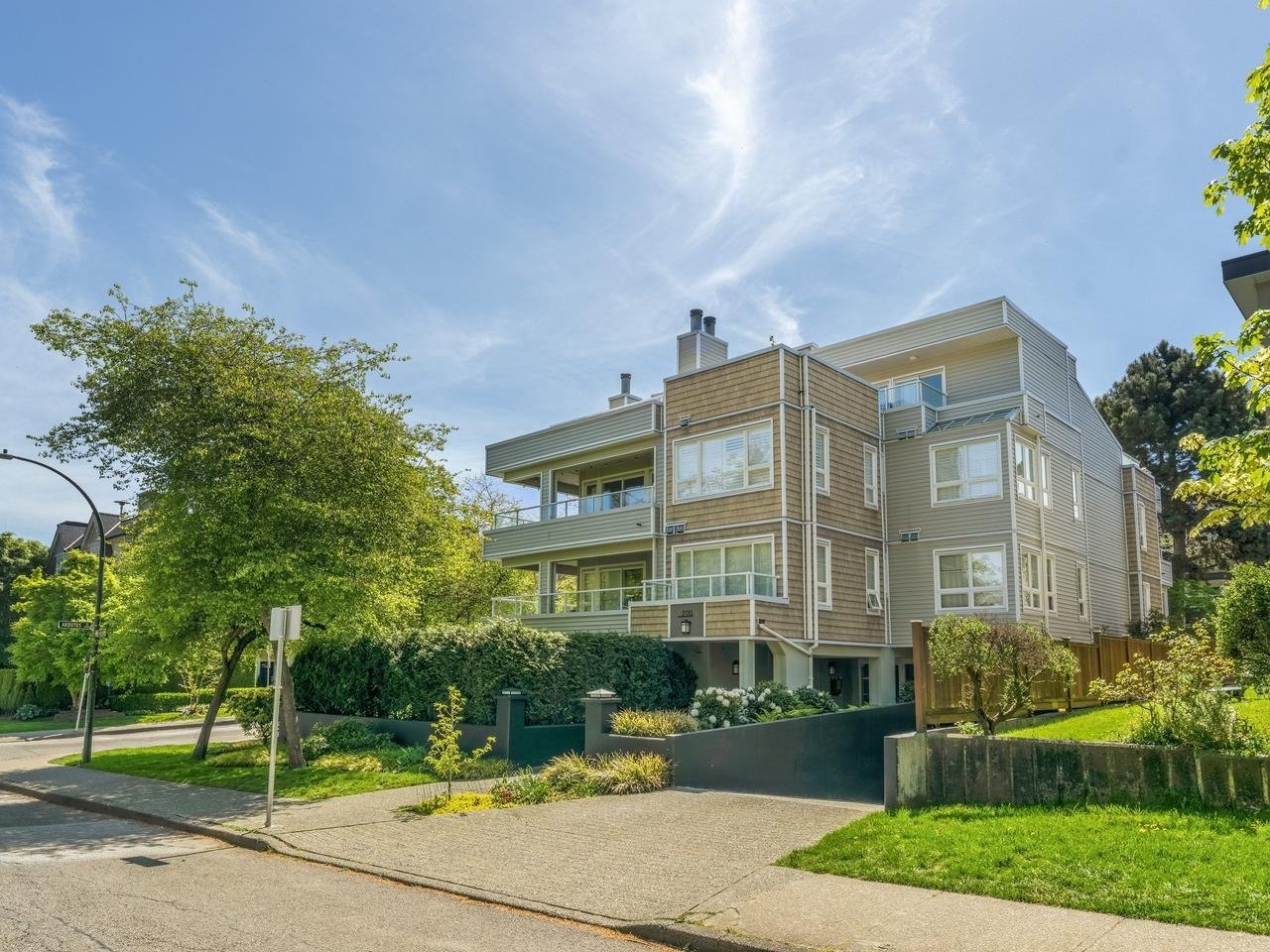 103-2110 York Ave