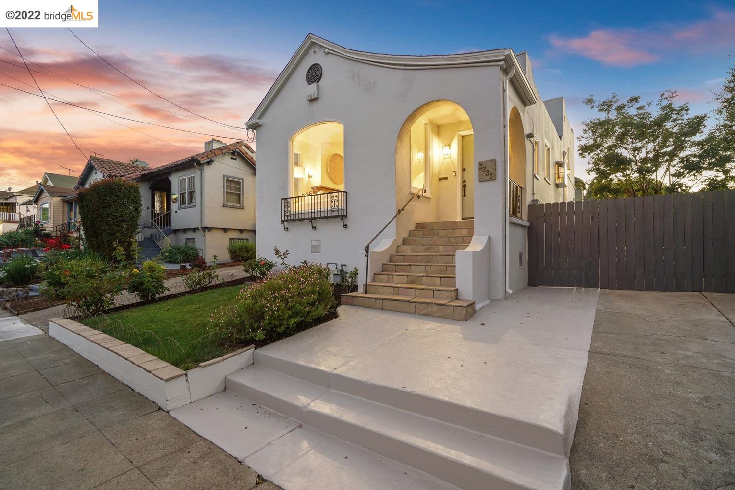 3233 Ardley Ave