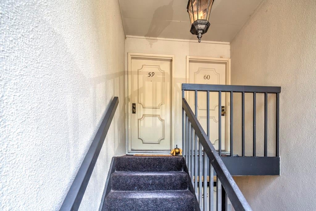 59 Monet Ct NW