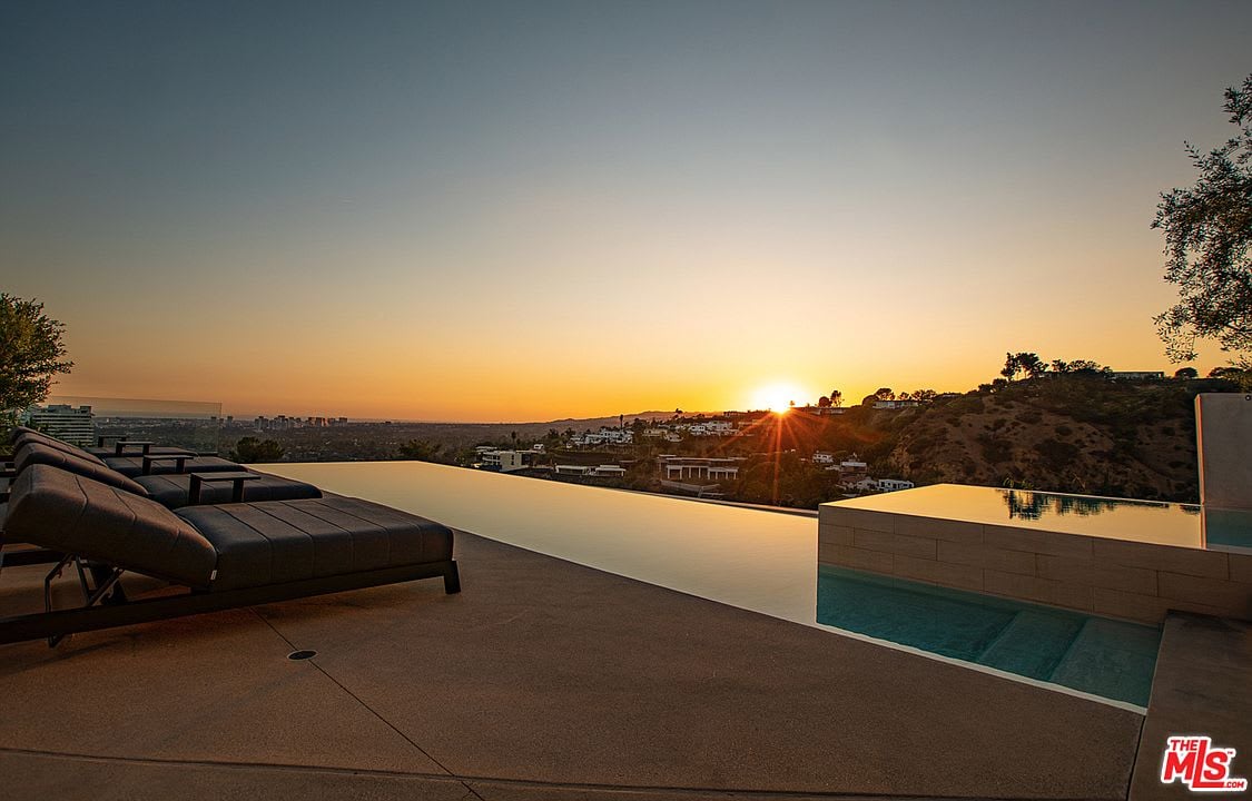 Infinity Palazzo
