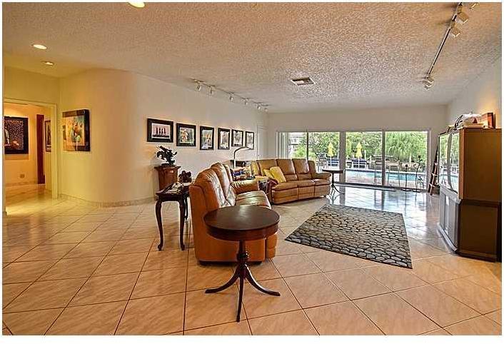 466 Sunset Dr