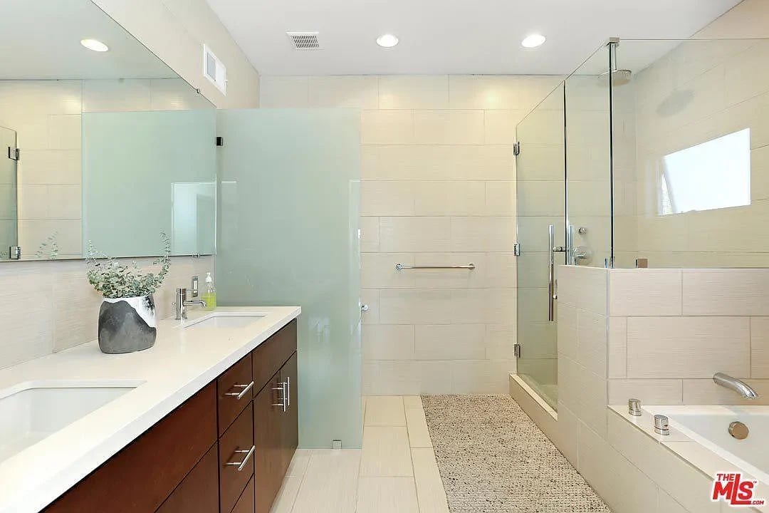 739 N Avenue 63