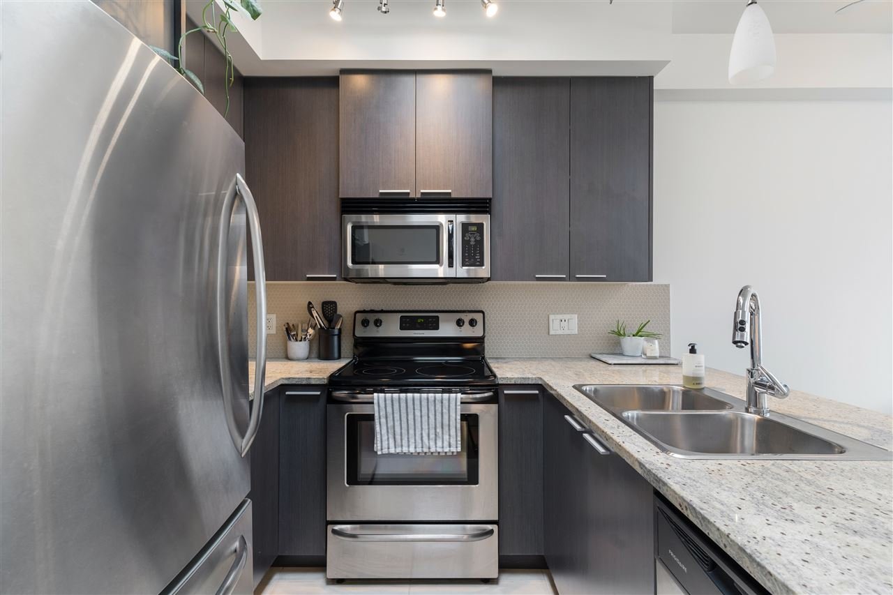 PH9-707 E 20th Ave