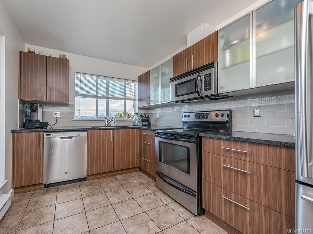 206-649 Bay St