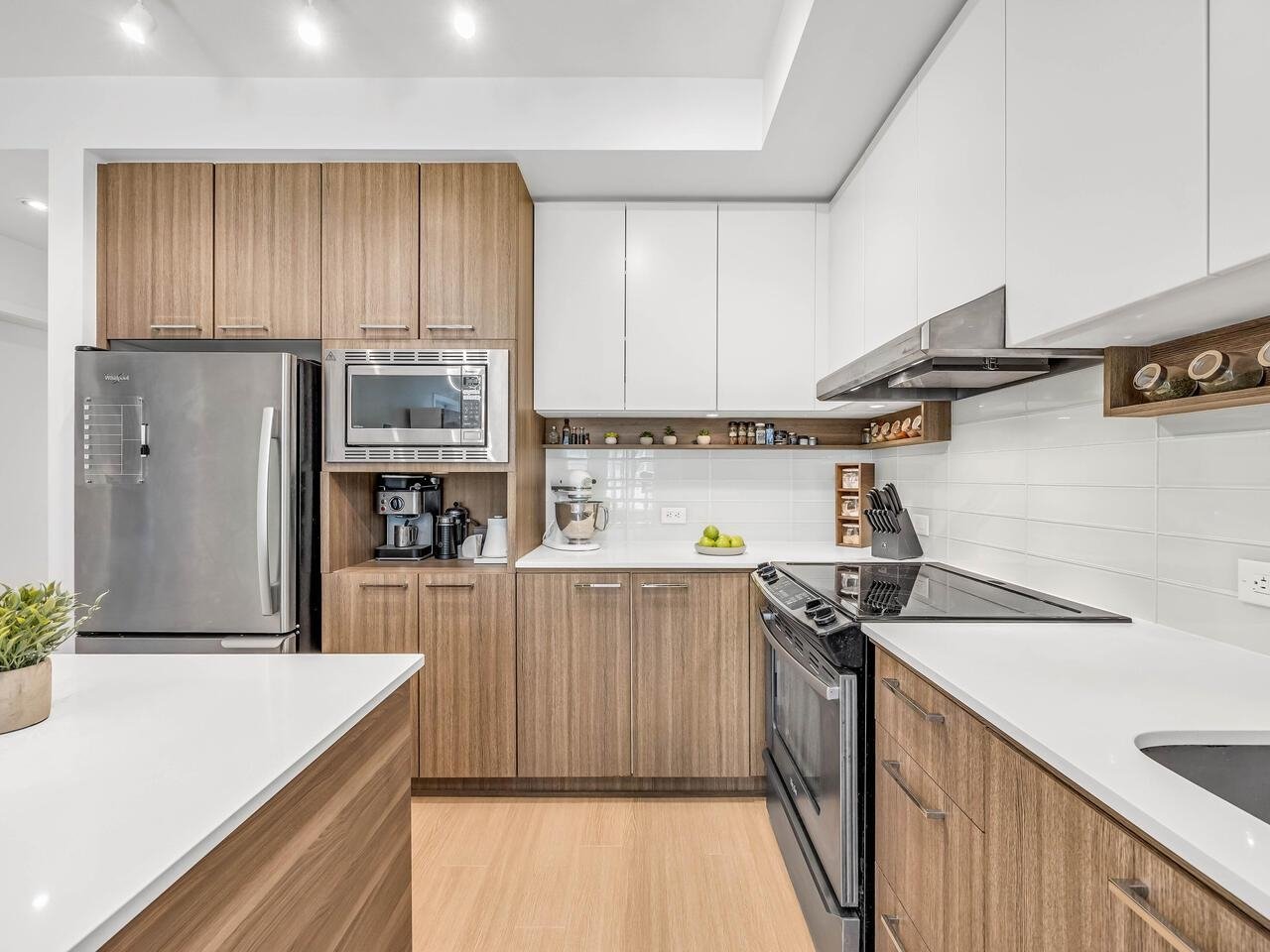 217-618 Como Lake Ave