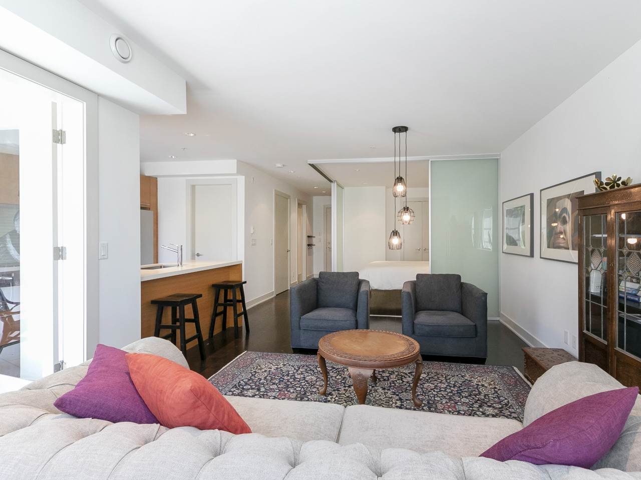 202-4463 W 10th Ave