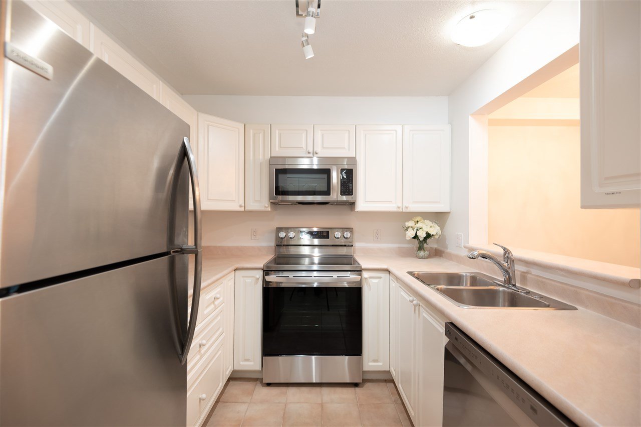 403-2059 Chesterfield Ave