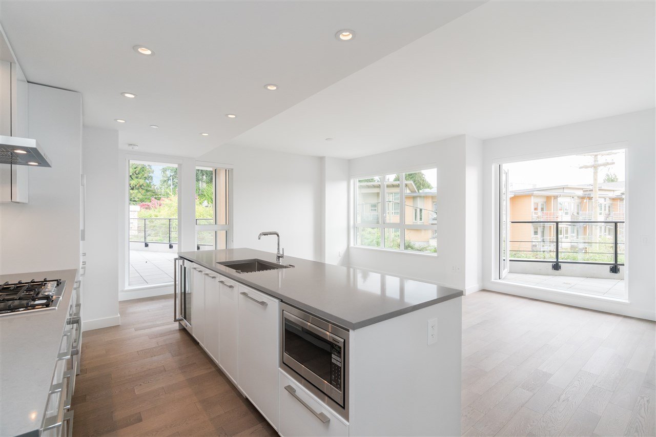 205-3230 Connaught Cres