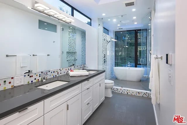 6449 Tahoe Dr