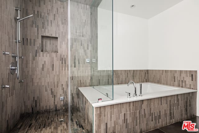 125 Pacific St #1