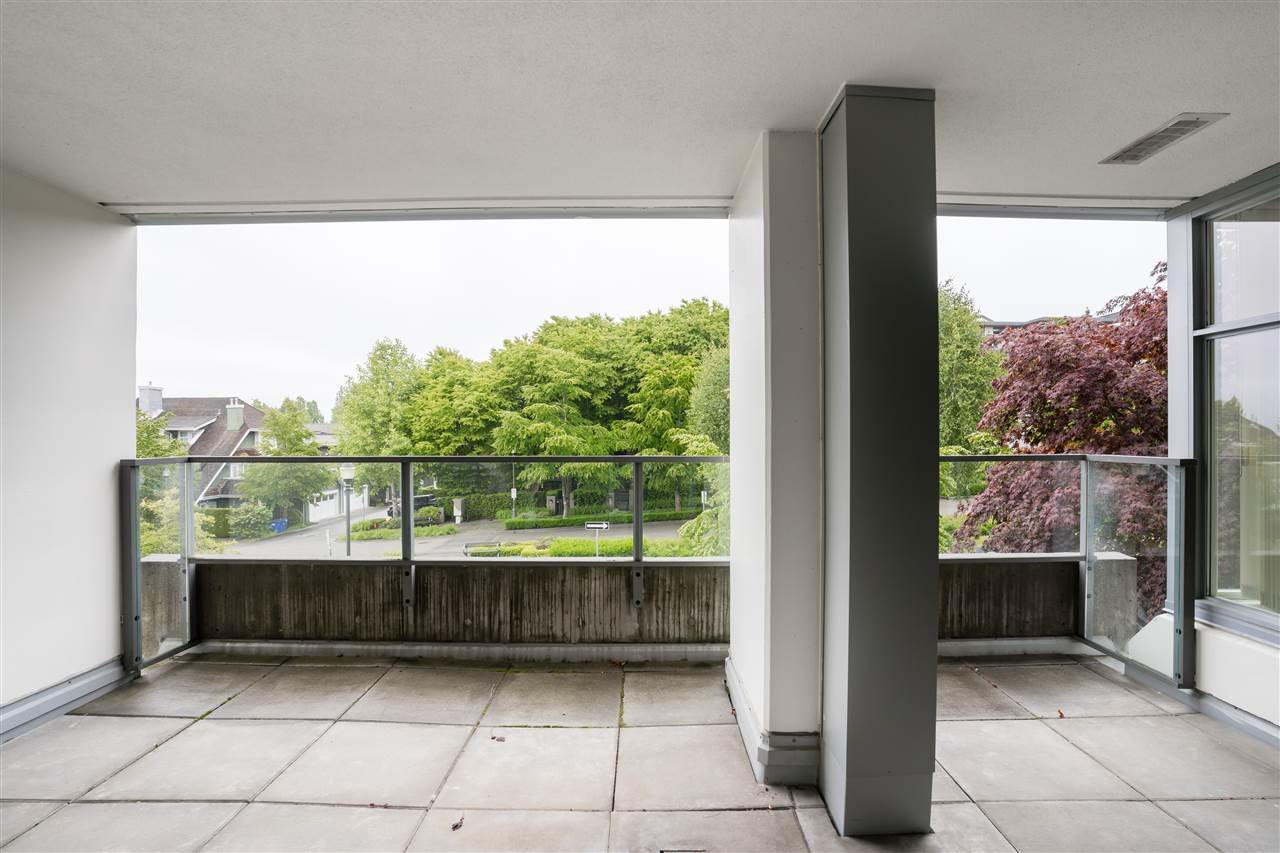 210-6015 Iona Dr