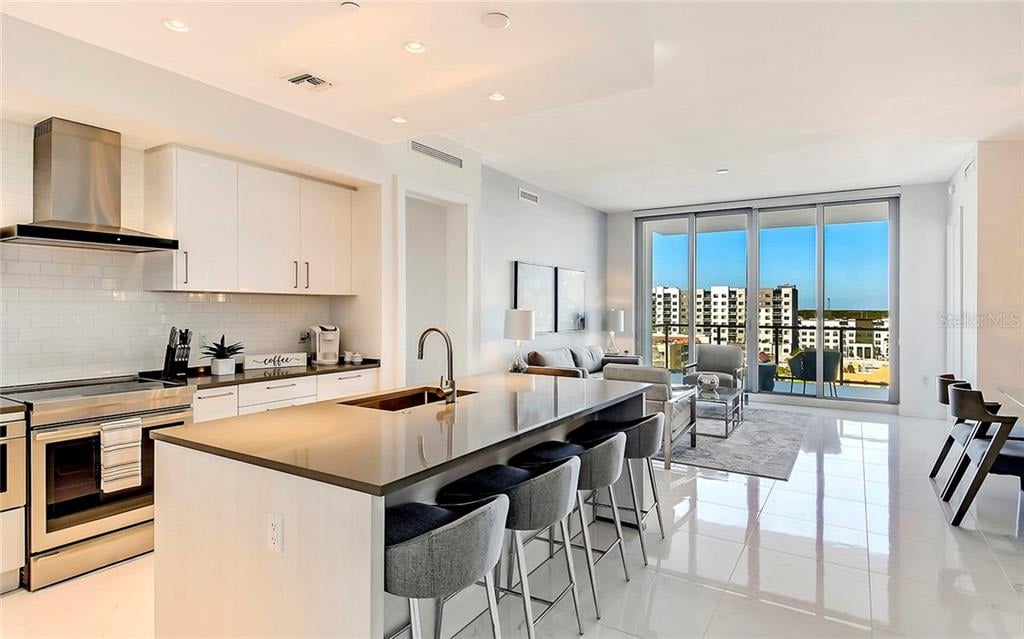 111 S Pineapple Ave #821