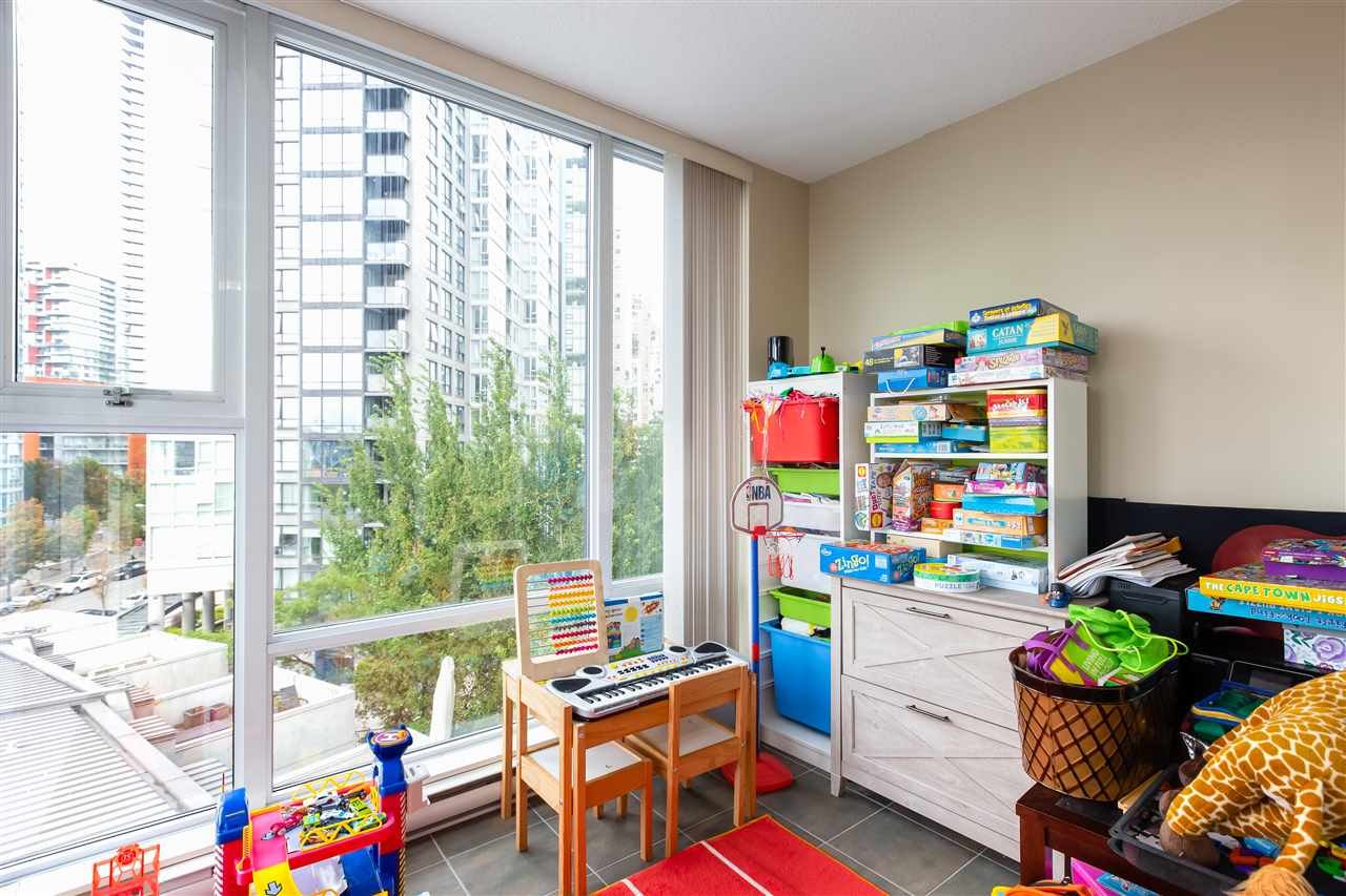 706-455 Beach Cres
