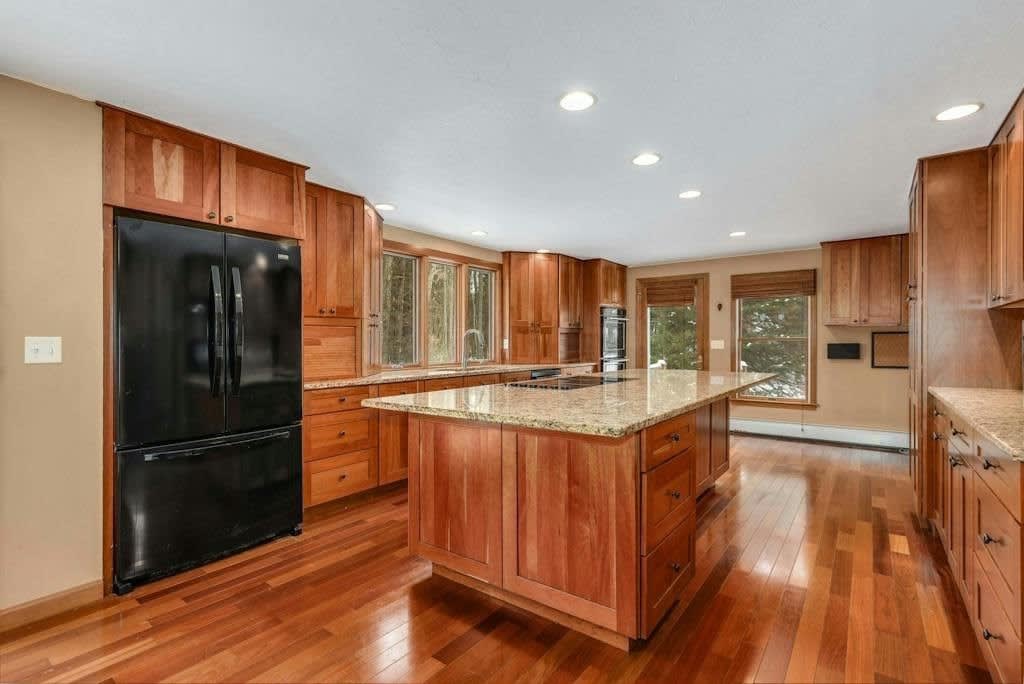 1010 Flat Hill Rd