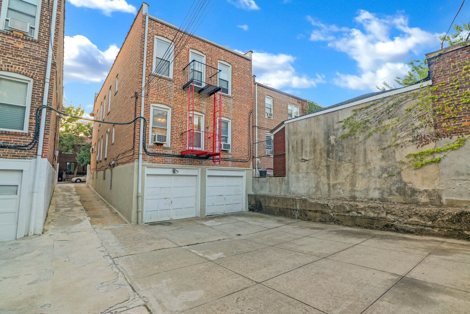 35-11 28th St