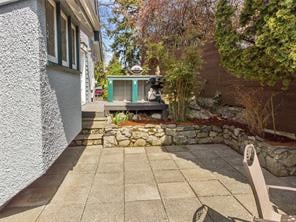 1051 Leslie Dr
