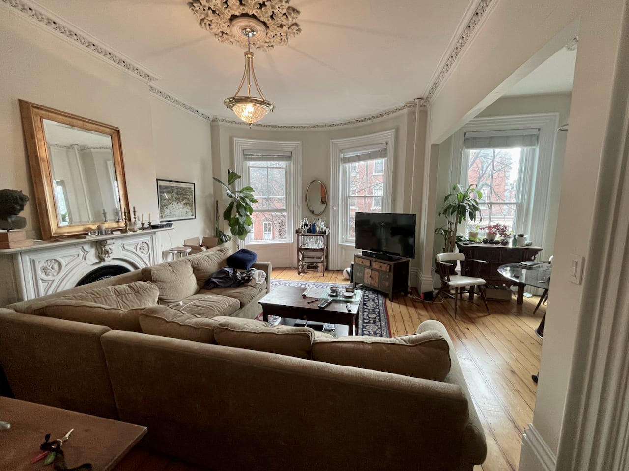 Beautiful Union Park 1 bed 1 bath w/ heat and hot water included - Laundry right outside your door! 