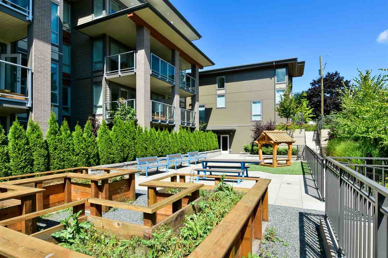 418-5460 Broadway Wy