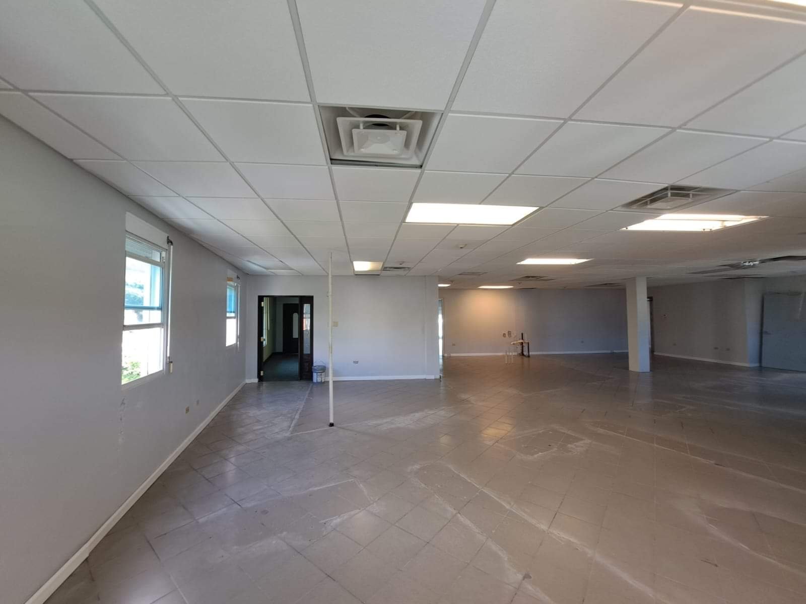 855 Commercial Space-Glancina George's Building 