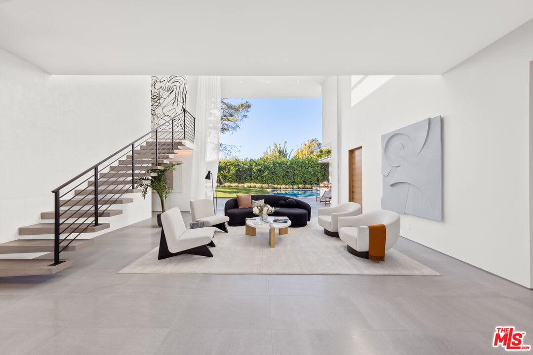 835 San Vicente Blvd