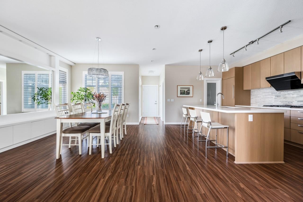 5-10500 Delsom Cres