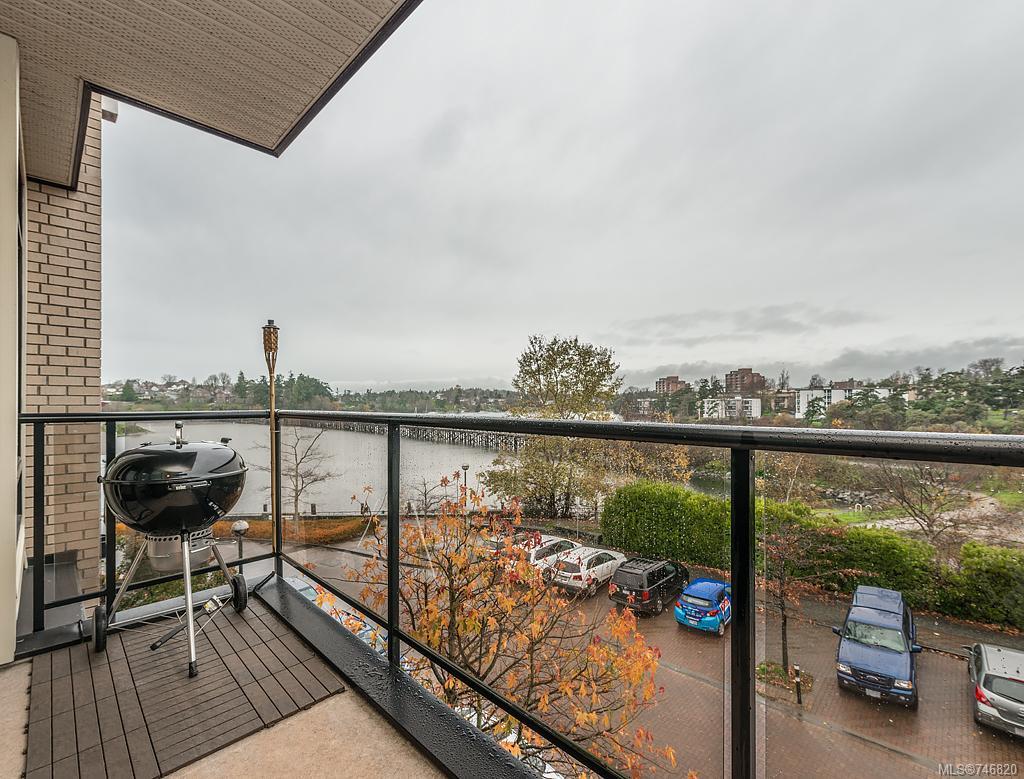 301-330 Waterfront Cres