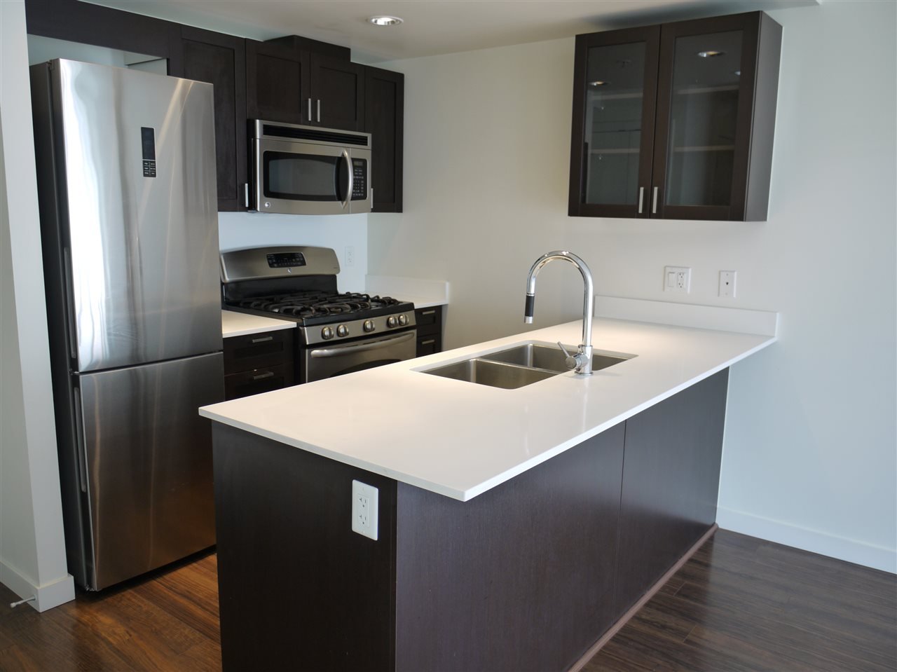 906-4815 Eldorado Mews