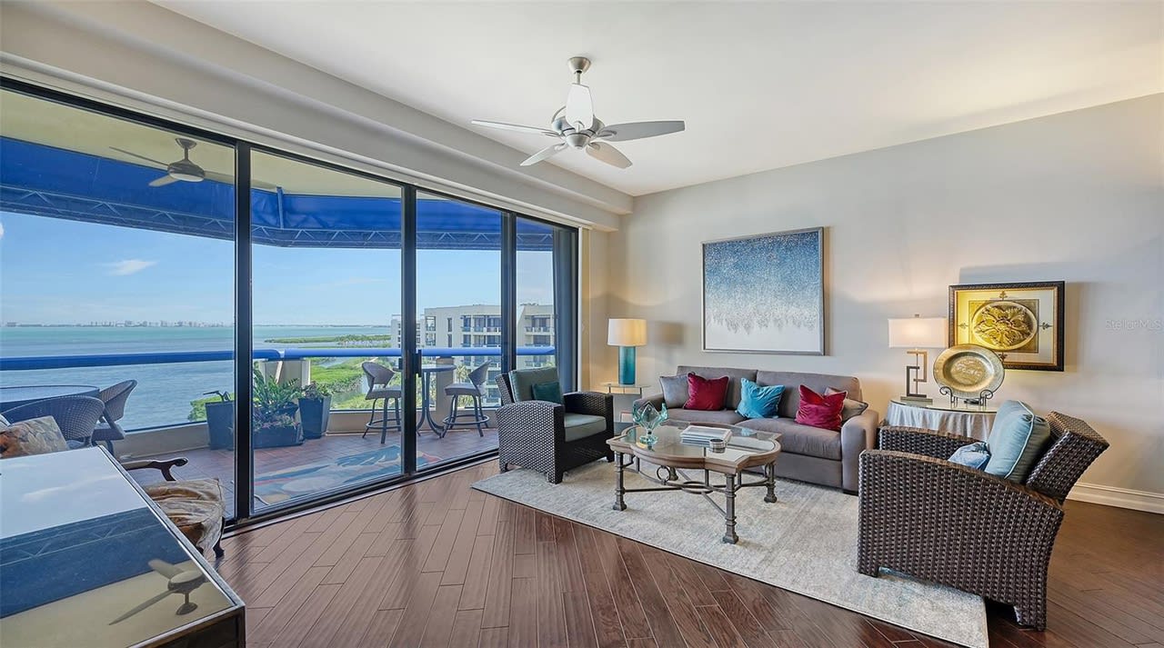 2120 Harbourside Dr, #657