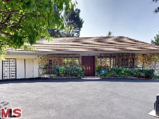 1070 N Hillcrest Rd