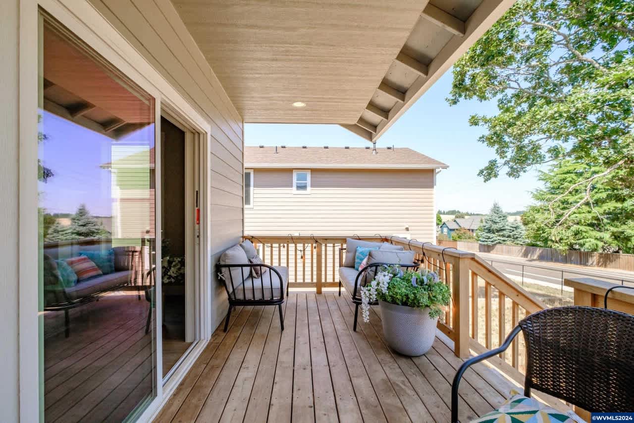 708 NW George Ct