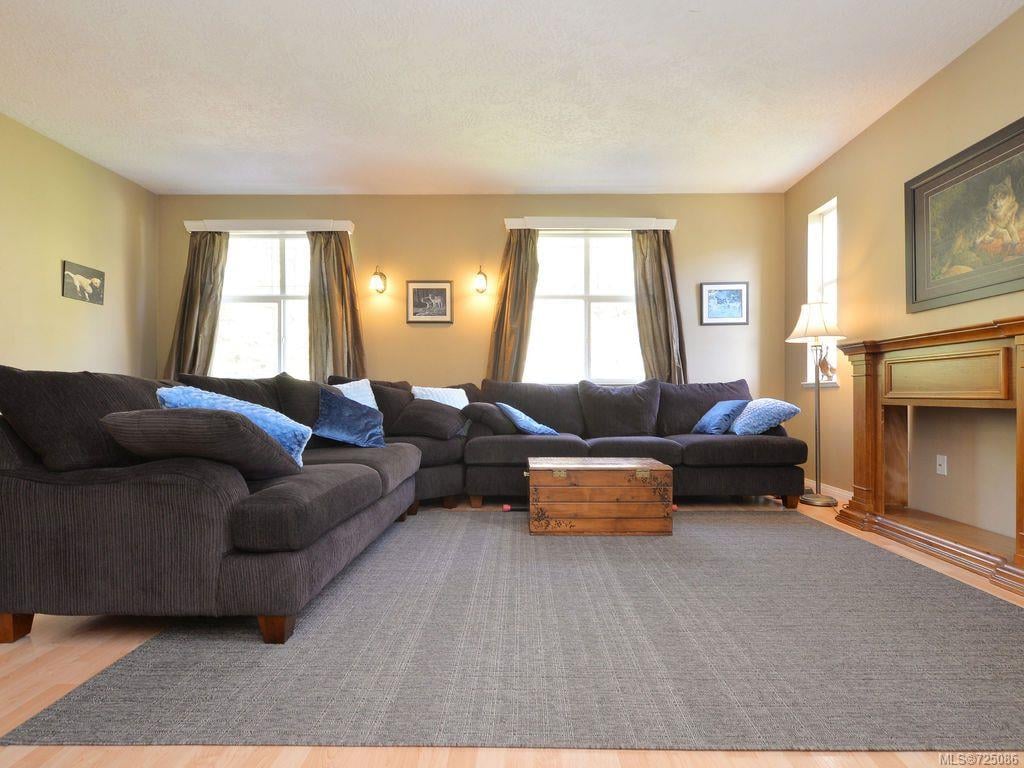 2552 Kinnoull Cres