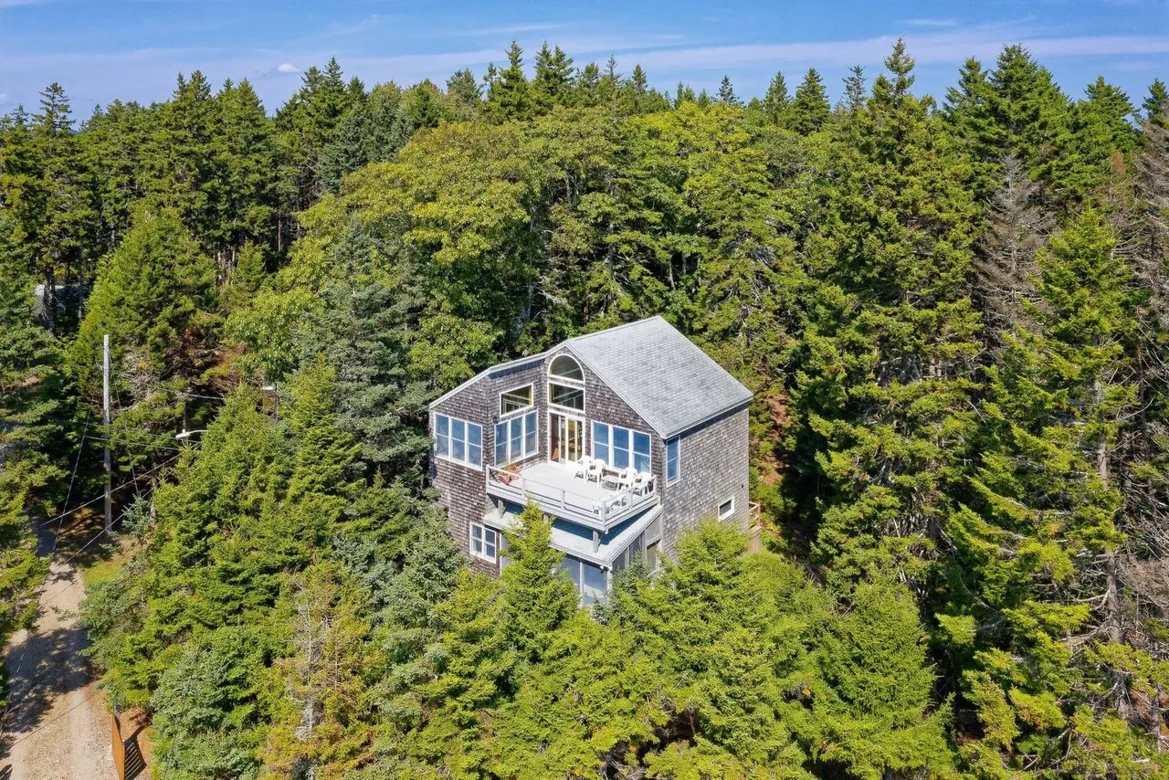 New Listing! 16 Ocean View Place, Boothbay, ME 04544 – $825,000